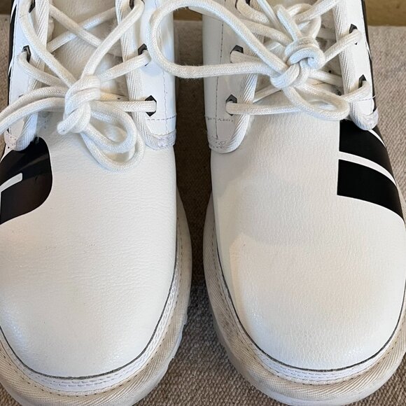UGG Unisex Neumel Split Logo White/Black Chukka Ankle Boots Sz M7 - W8 main image 11